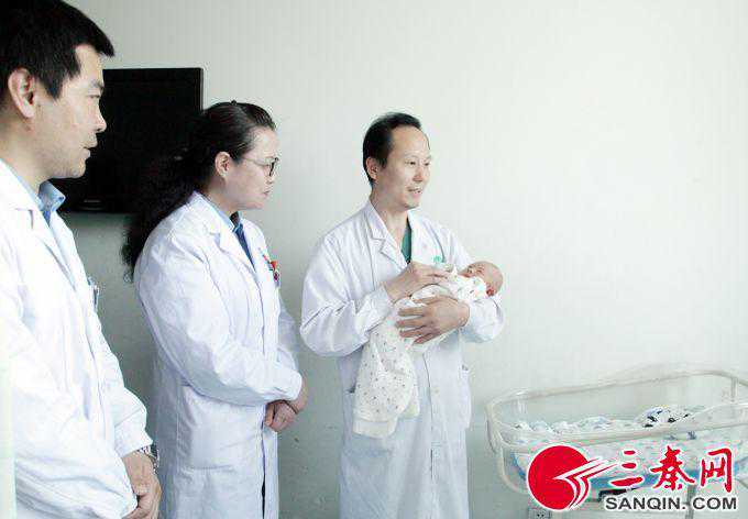 预约香港验血需几天,美国试管婴儿移植2个，怀双胎行吗？